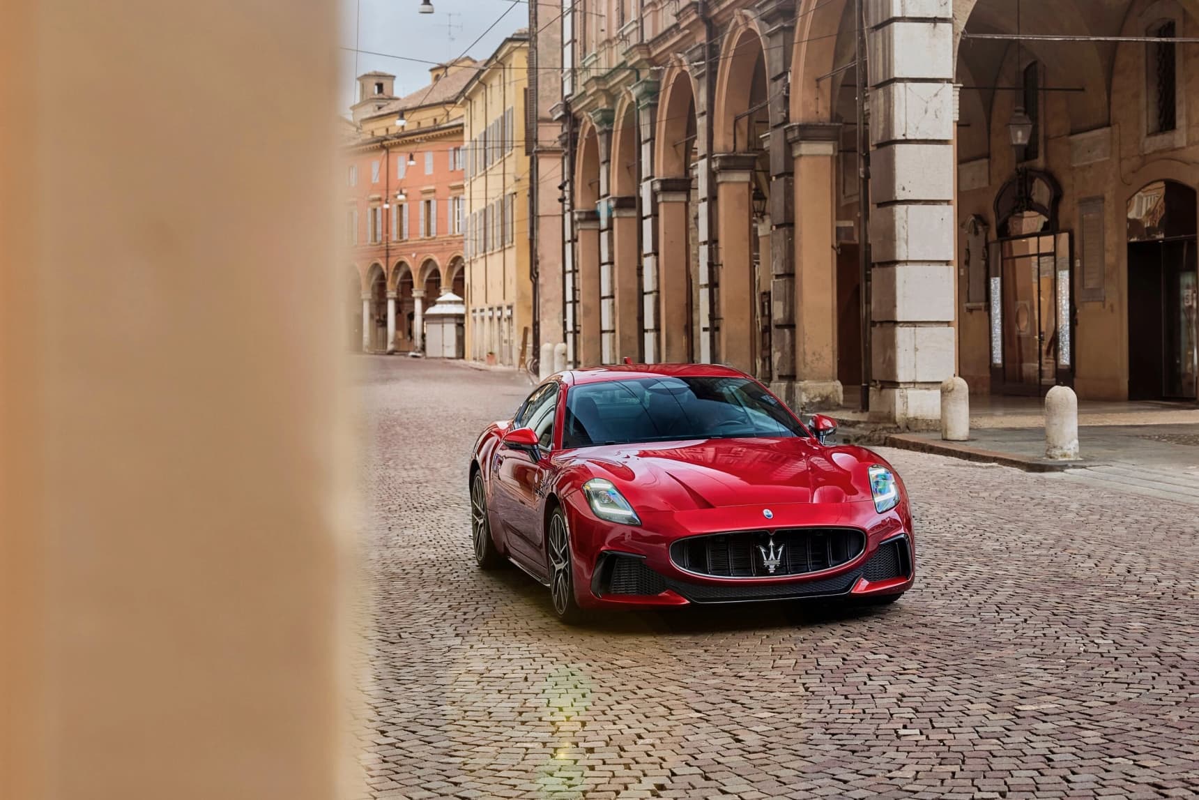 Maserati in free fall: from 49.000 sold cars to barely 11.127