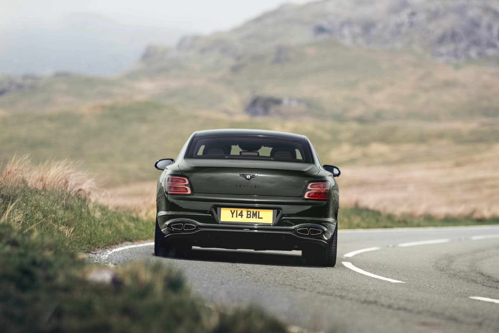 New Bentley Flying Spur revealed with V8 hybrid power and S model