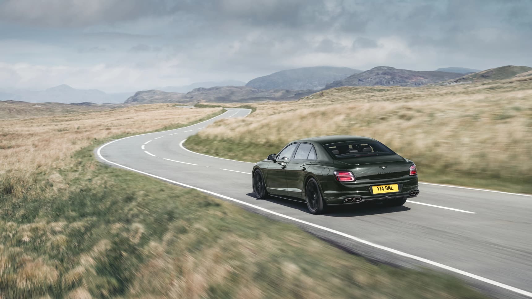 New Bentley Flying Spur revealed with V8 hybrid power and S model
