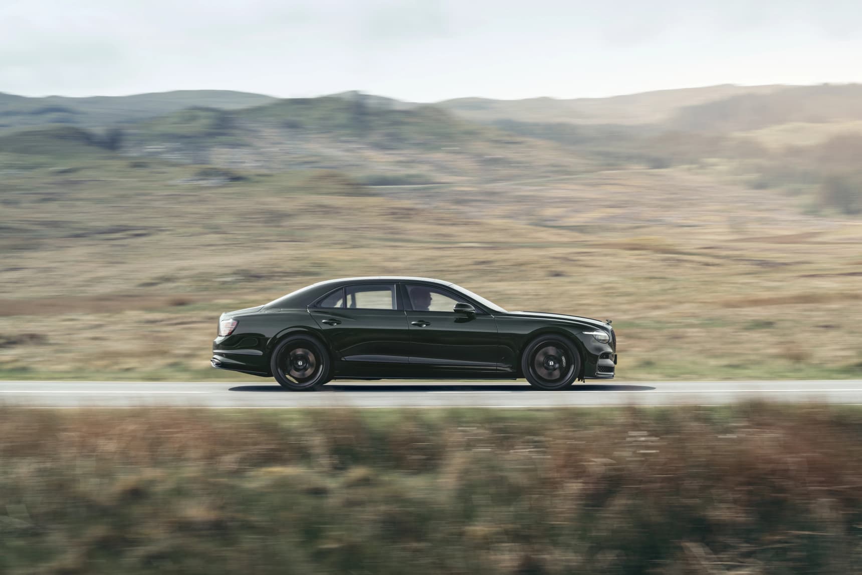 New Bentley Flying Spur revealed with V8 hybrid power and S model