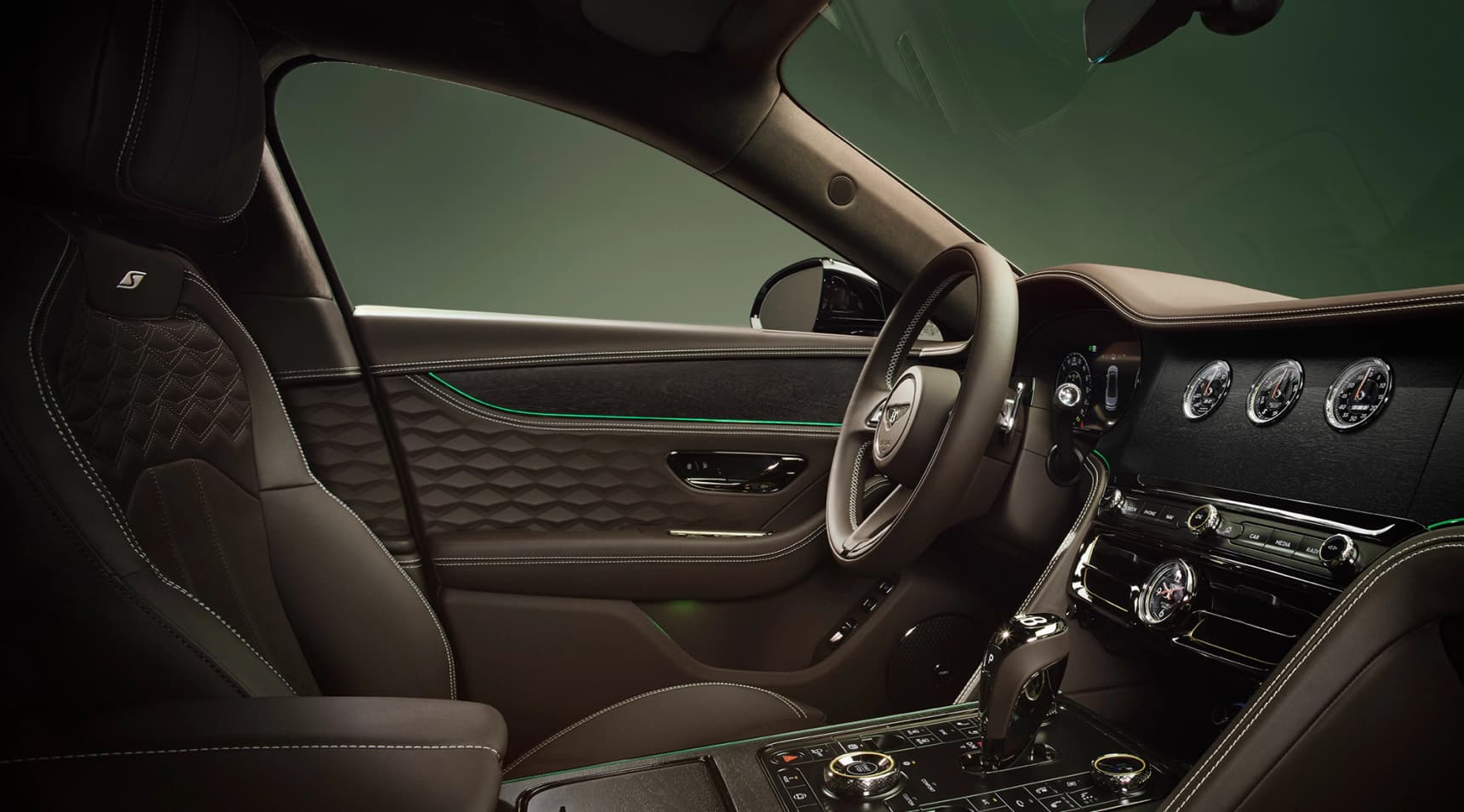 New Bentley Flying Spur revealed with V8 hybrid power and S model