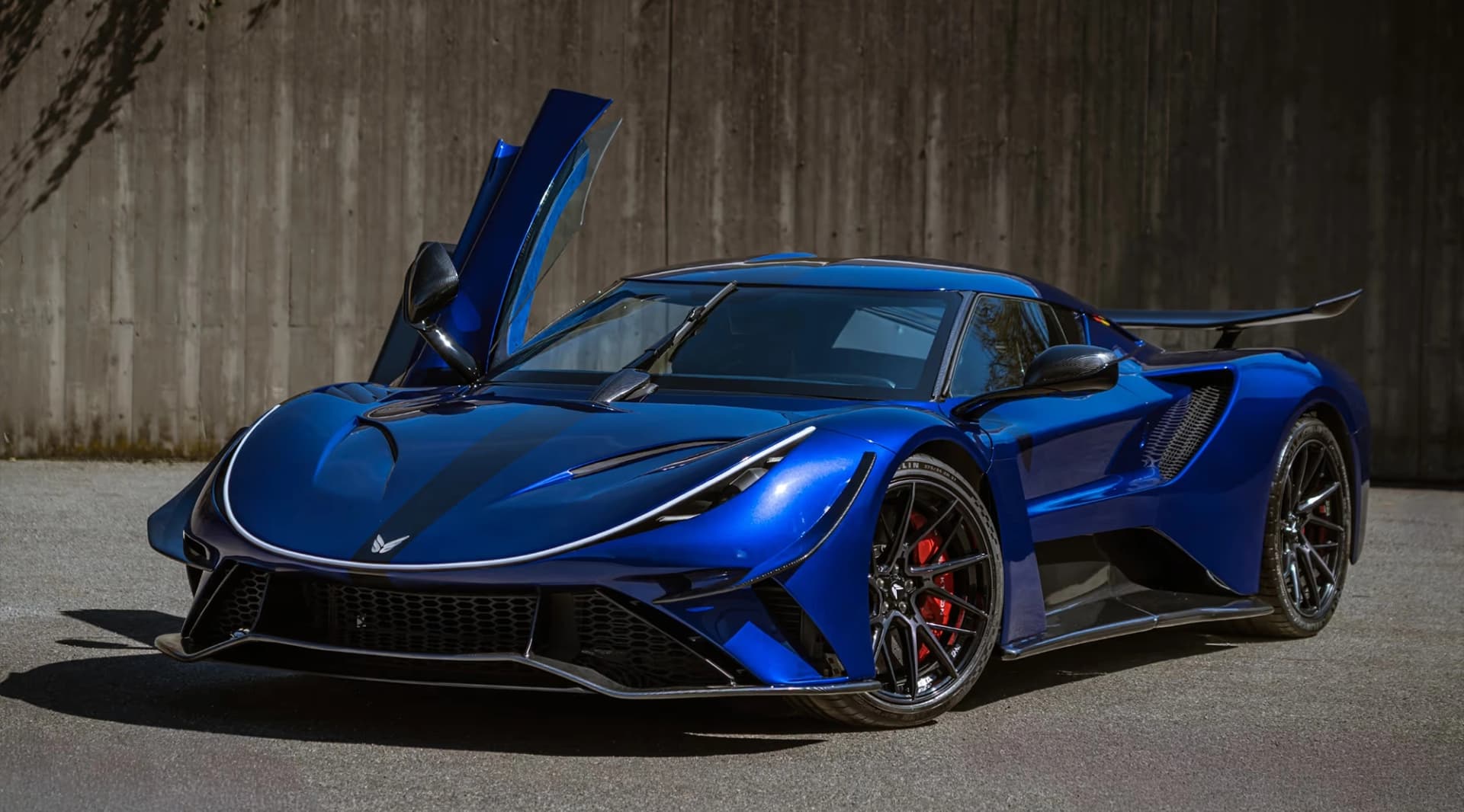 Elektron Quasar: 2,413 hp, 1,427 kg and one very big question