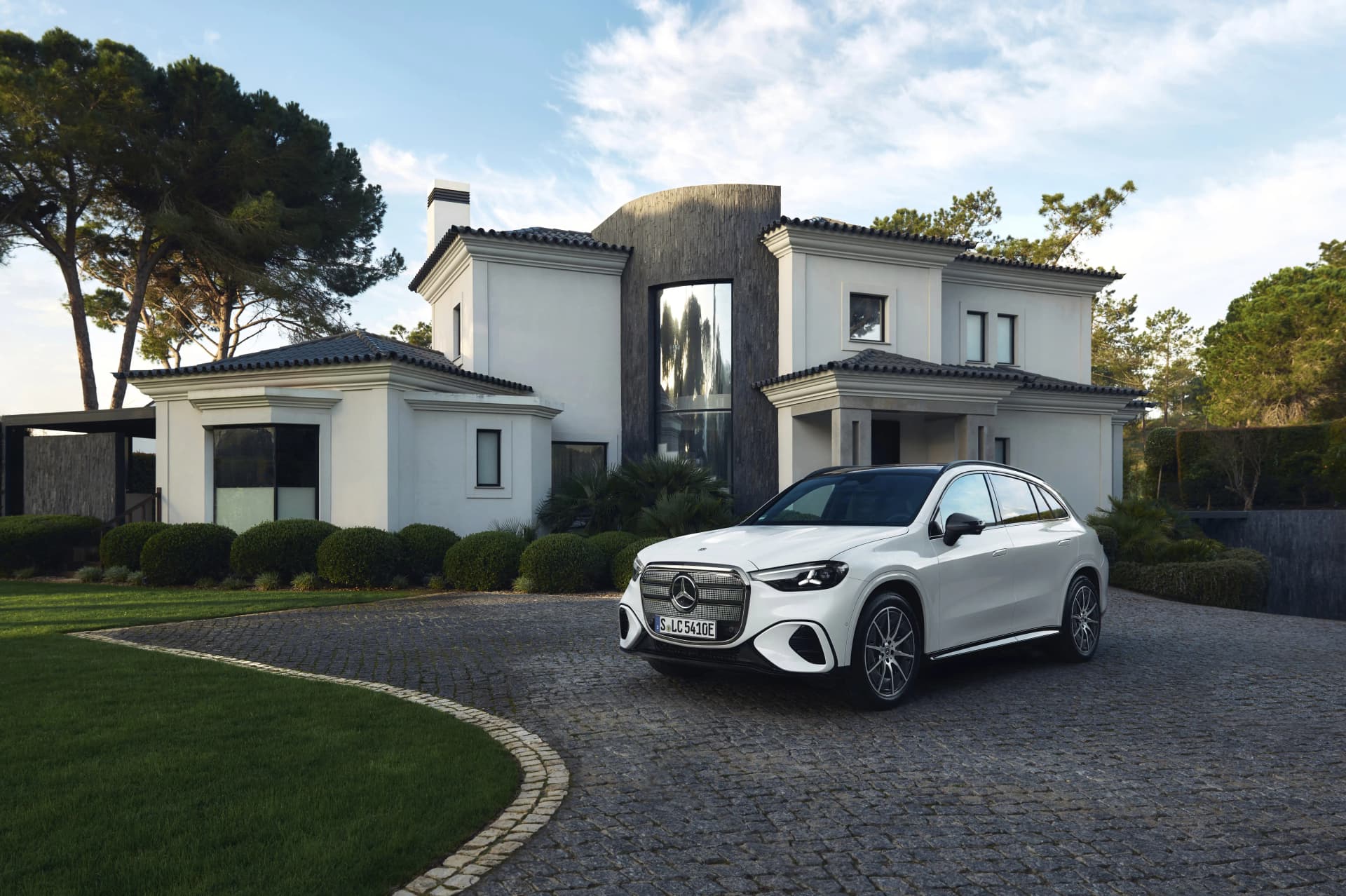 Mercedes-Benz GLC Electric now available in more affordable 250 & 300 4MATIC versions