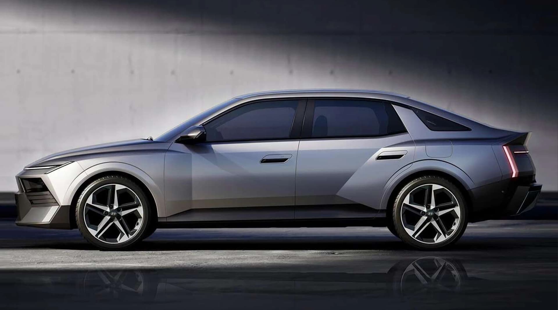 The new Hyundai Avante steals its best ideas from the flagship Grandeur