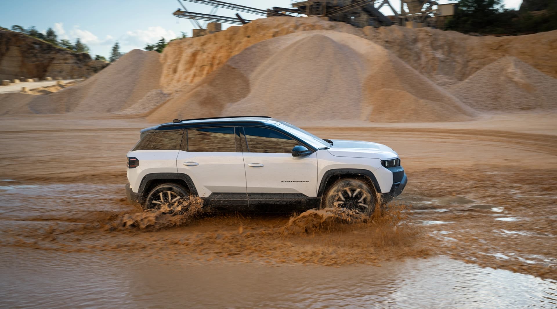 The electric Jeep Compass can now go almost 700 km between charges