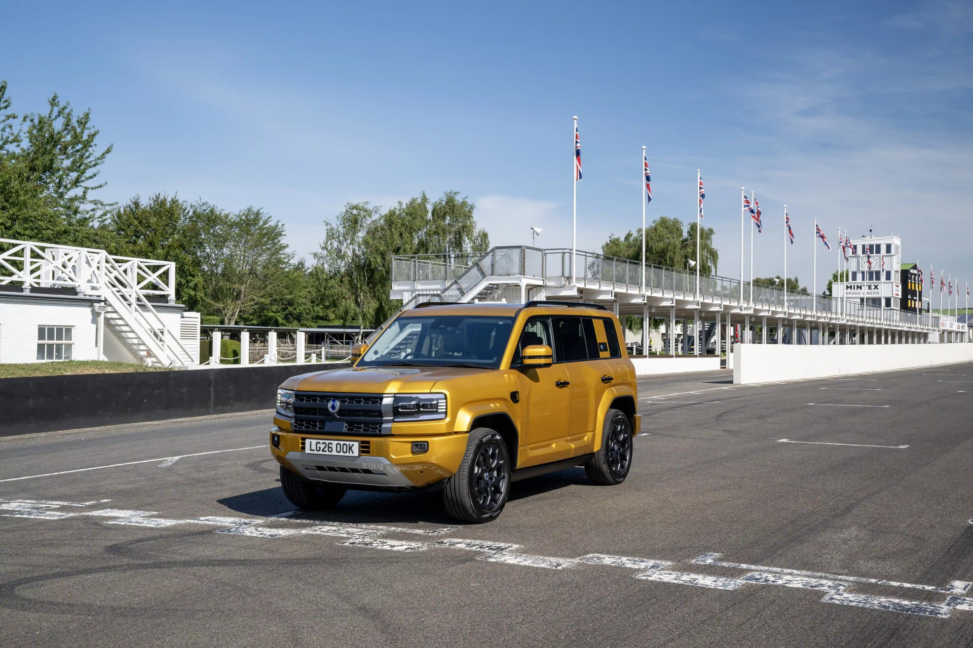 BYD's Denza Bao 5 is a 544 hp plug-in off-roader gunning for the Defender