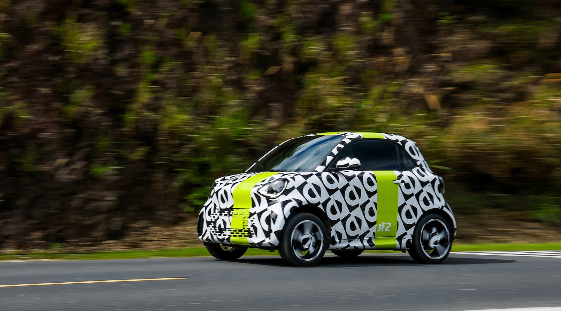 smart is bringing back the tiny two-seater, and the #2 debuts in Paris