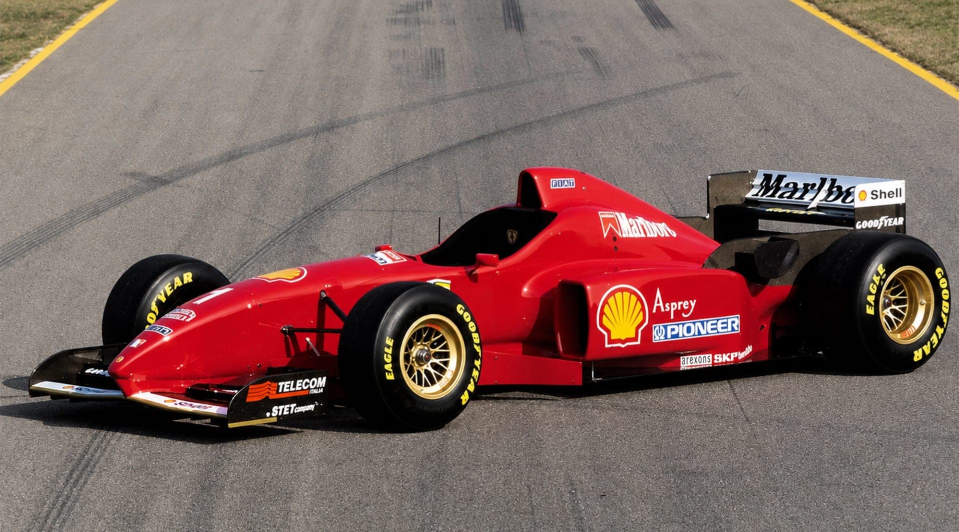 Ferrari is putting Schumacher's colours on Hamilton's car at Monza