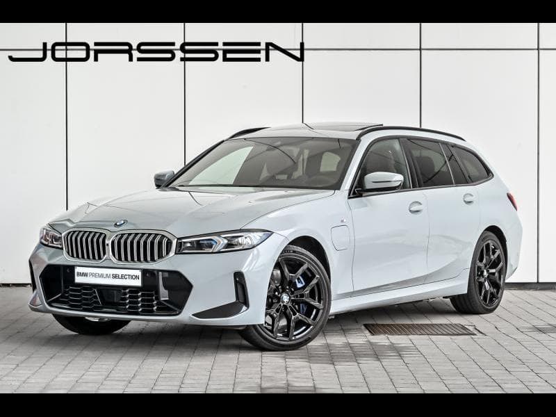 BMW 330e xDrive Touring