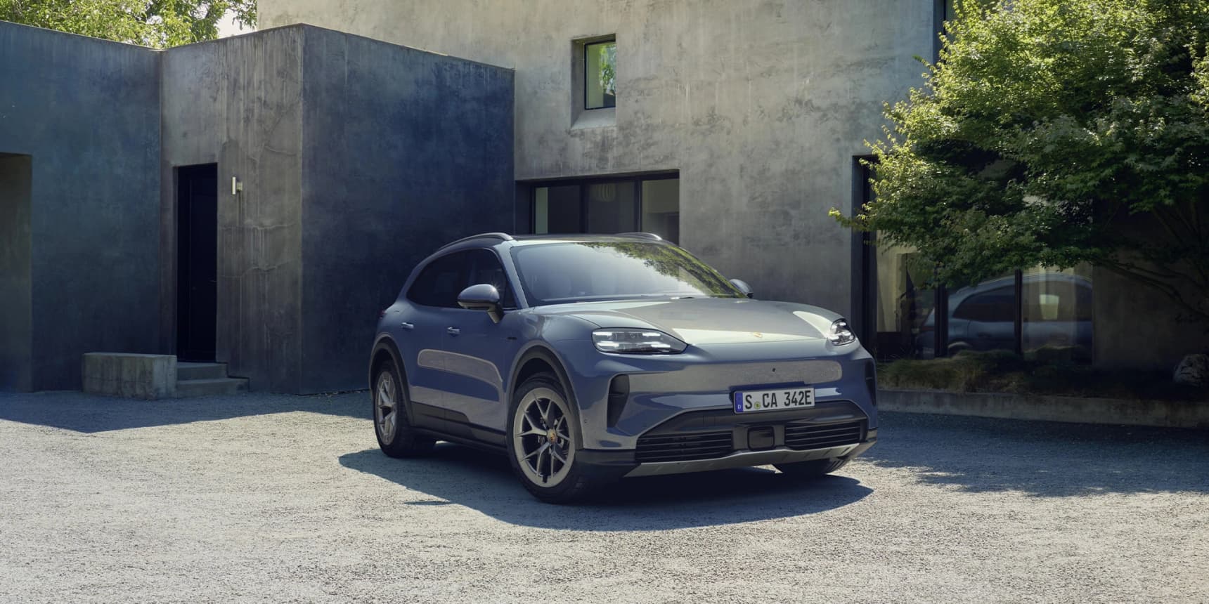 2026_Porsche_Cayenne_S_Electric_Wallpaper_HD_Exterior