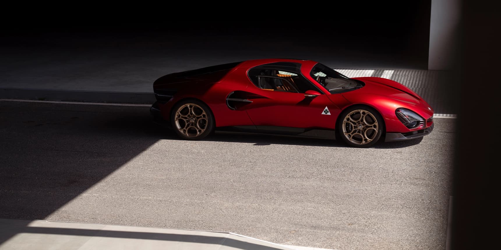 Alfa Romeo 33 Stradale wins Design of the Year in Portugal
