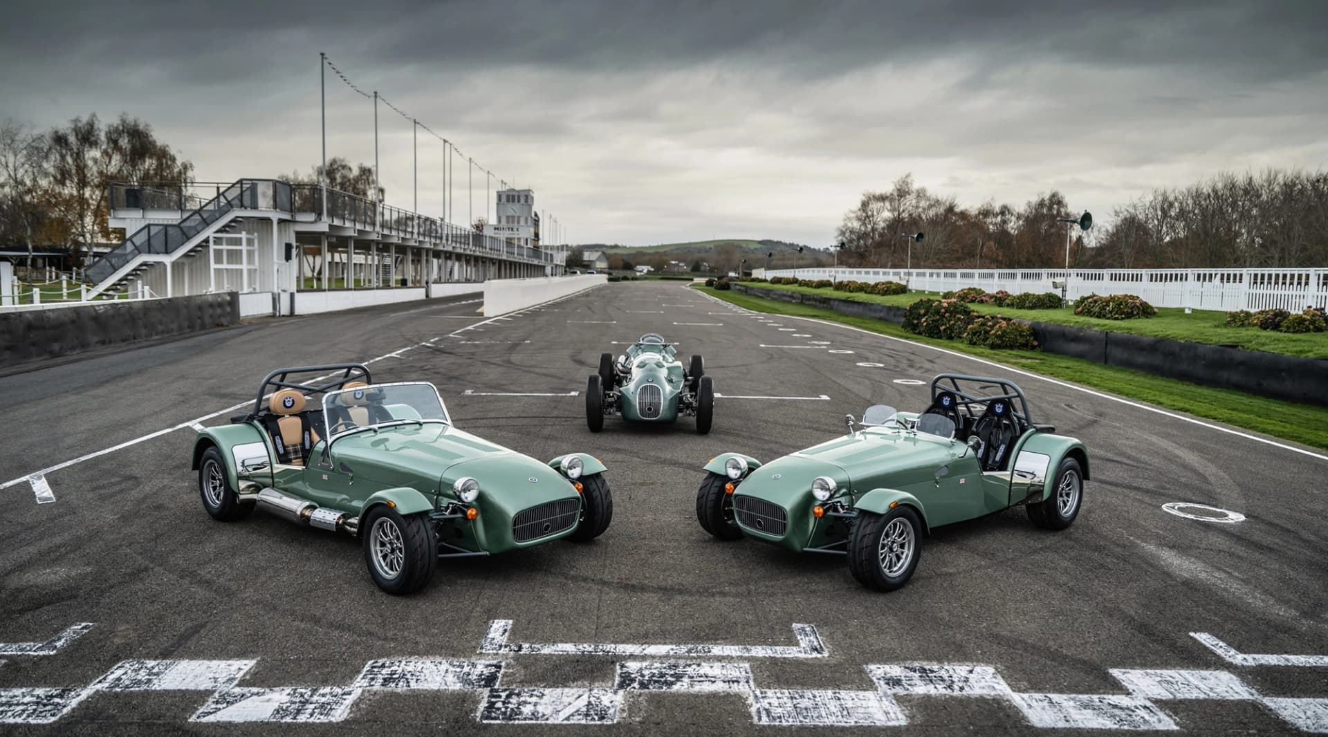 Caterham_Seven_HWM_Edition-_a_lightweight_tribute_to_a_golden_era_of_racing_wallpaper_hd