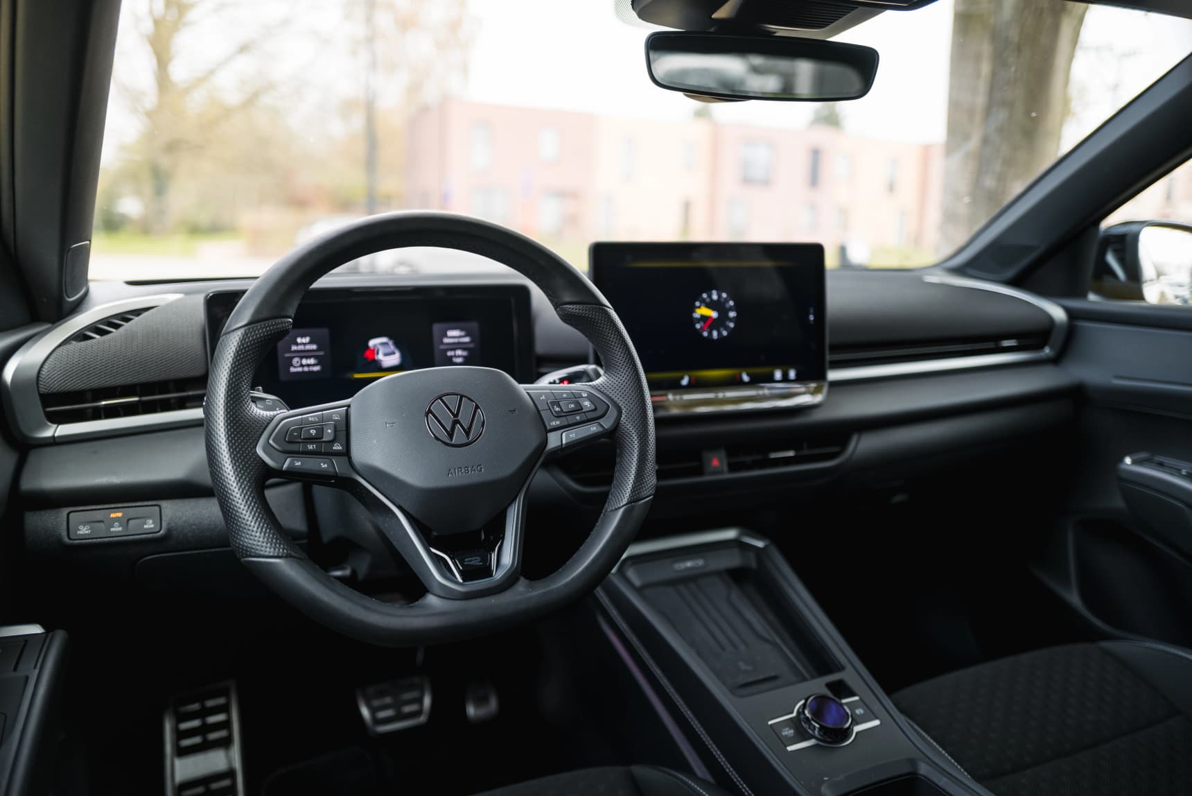 AutoNext_2026_Volkswagen_New_T-Roc_R-Line_Canary_Yellow_Black_In_Depth_Review