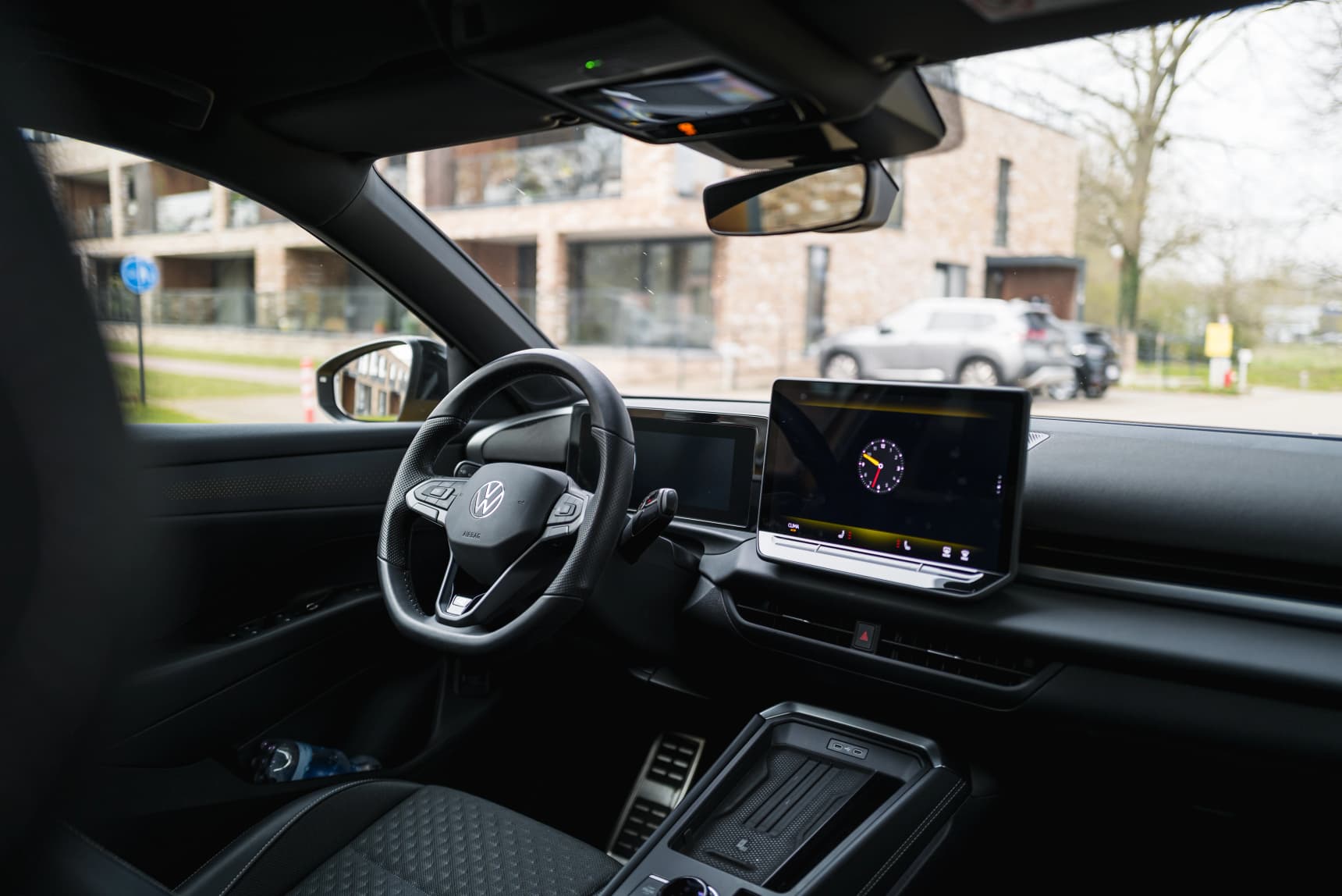 AutoNext_2026_Volkswagen_New_T-Roc_R-Line_Canary_Yellow_Black_In_Depth_Review