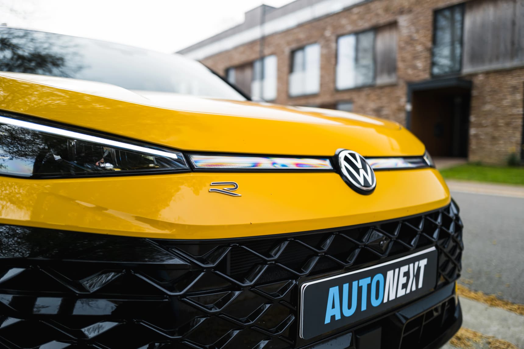 AutoNext_2026_Volkswagen_New_T-Roc_R-Line_Canary_Yellow_Black_In_Depth_Review