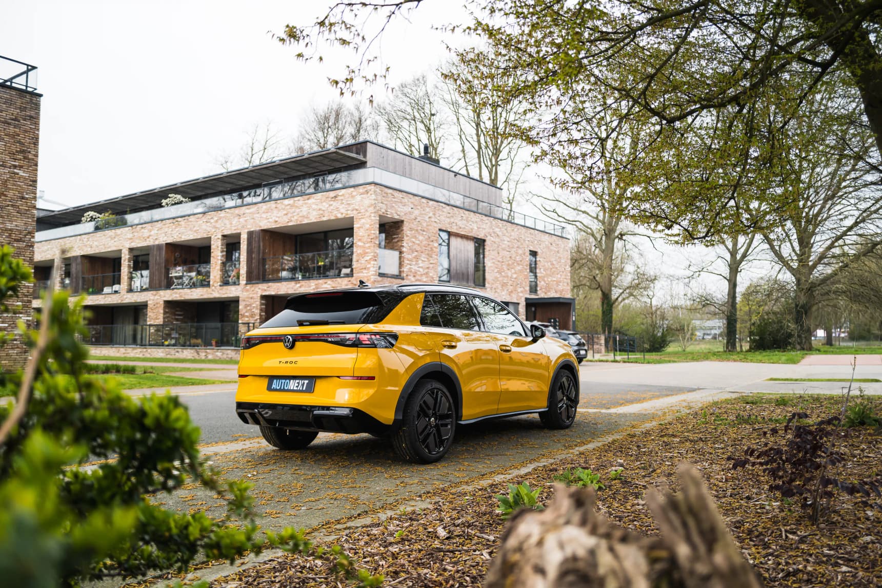 AutoNext_2026_Volkswagen_New_T-Roc_R-Line_Canary_Yellow_Black_In_Depth_Review