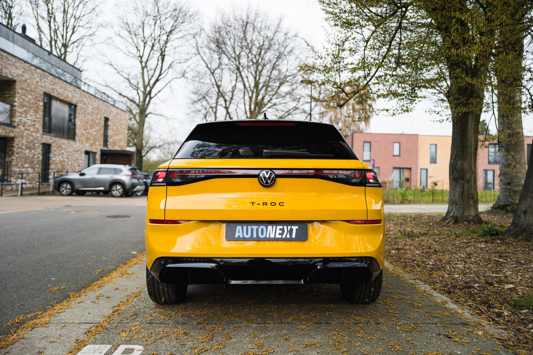 AutoNext_2026_Volkswagen_New_T-Roc_R-Line_Canary_Yellow_Black_In_Depth_Review