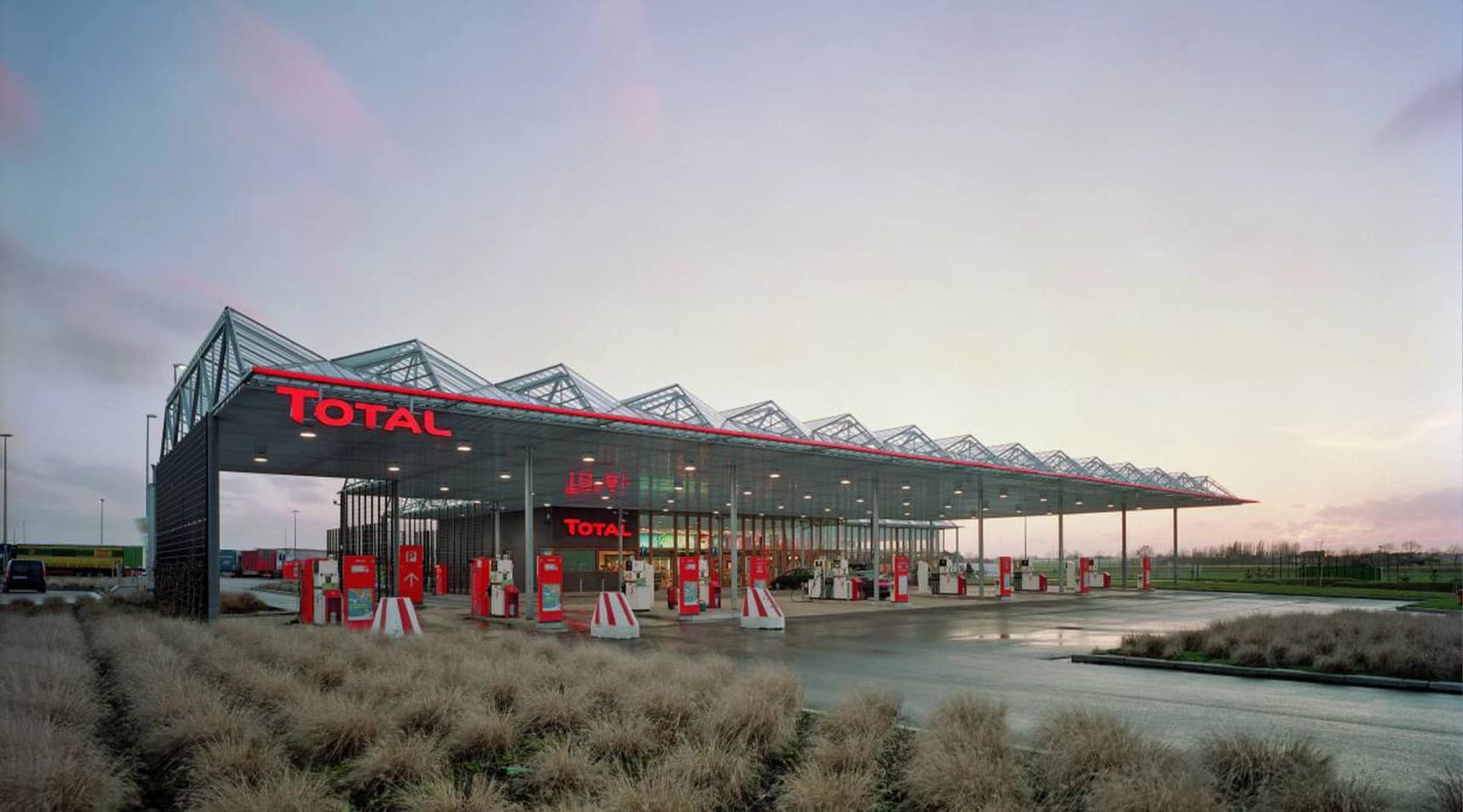 €2.49 per litre: How the oil crisis is changing the real cost of driving in Europe