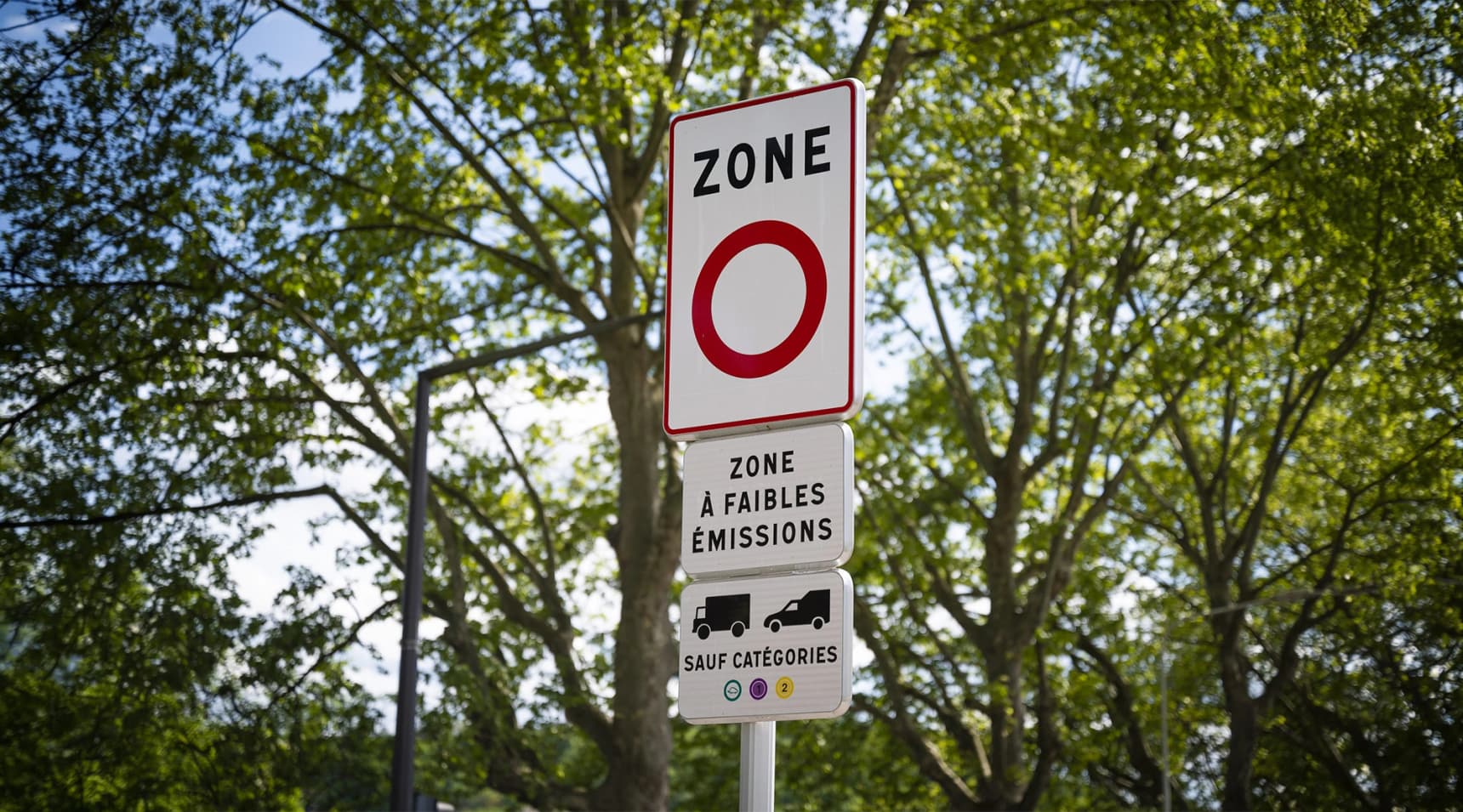 France moves to scrap Low-Emission Zones, a turning point for the automotive industry?