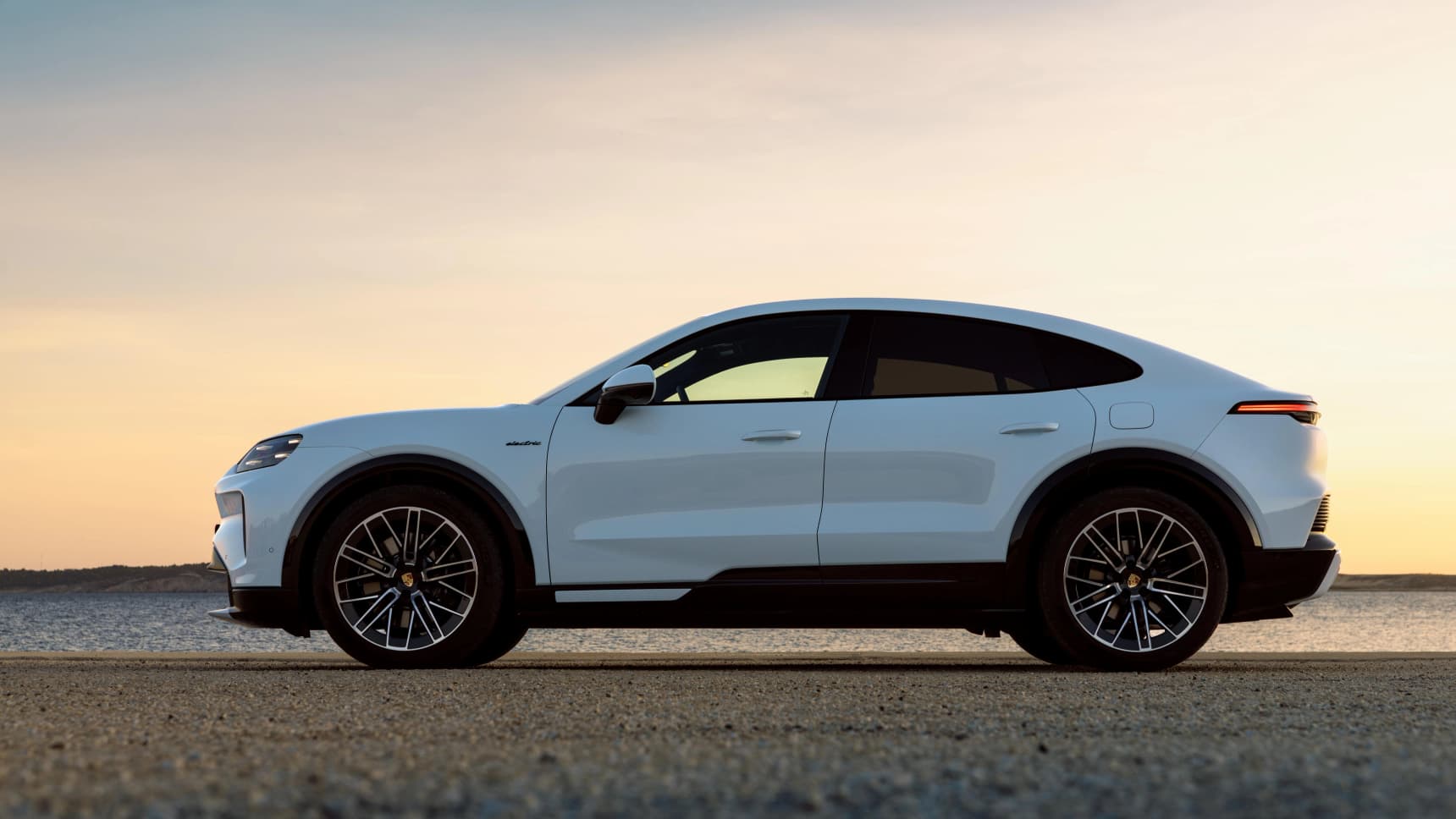 Porsche Cayenne Coupé Electric debuts, a 911-inspired SUV with 1,156 hp