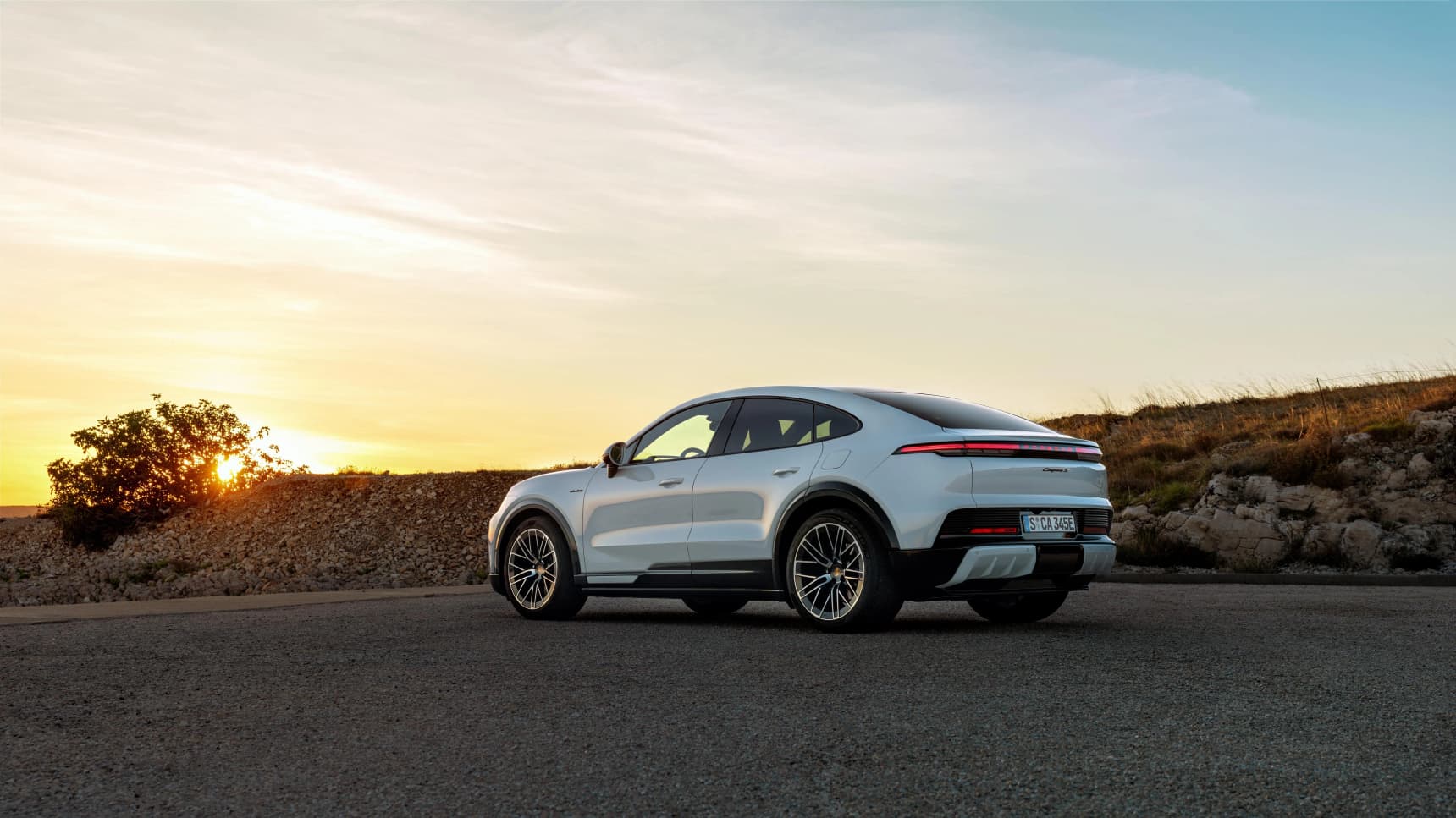 Porsche Cayenne Coupé Electric debuts, a 911-inspired SUV with 1,156 hp