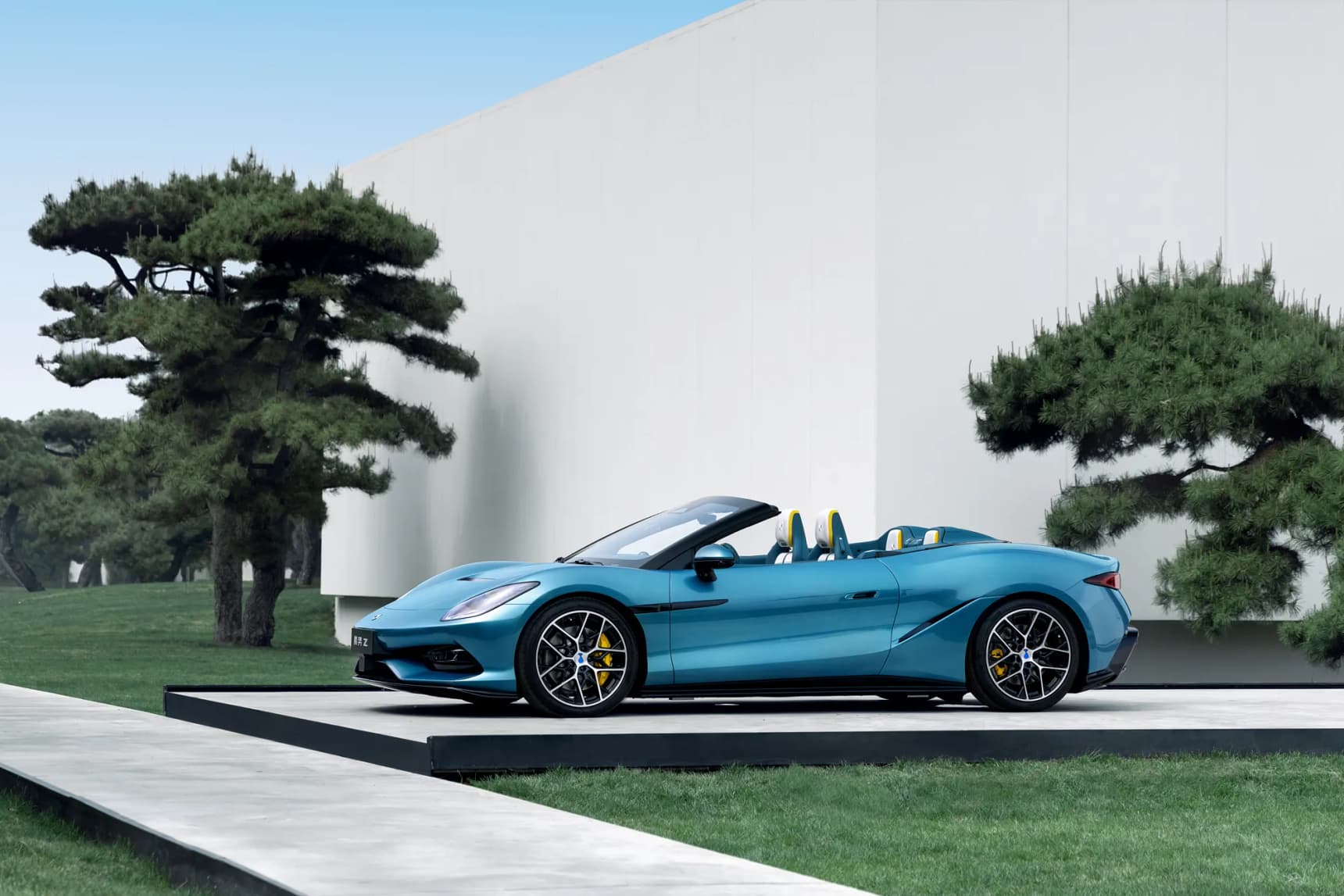 BYD Denza Z is here, China’s 1,000+ hp electric drop-top is targeting Europe’s elite