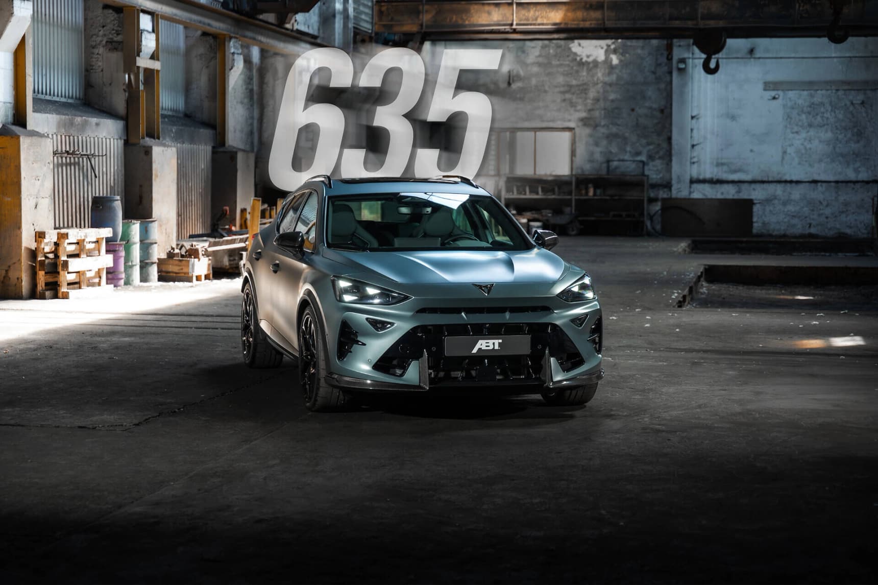 A 635 PS five-cylinder crossover that makes no sense, in the best way
