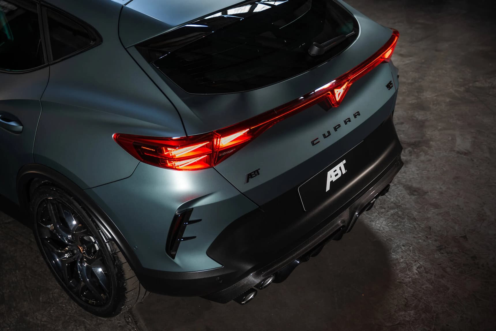 A 635 PS five-cylinder crossover that makes no sense, in the best way