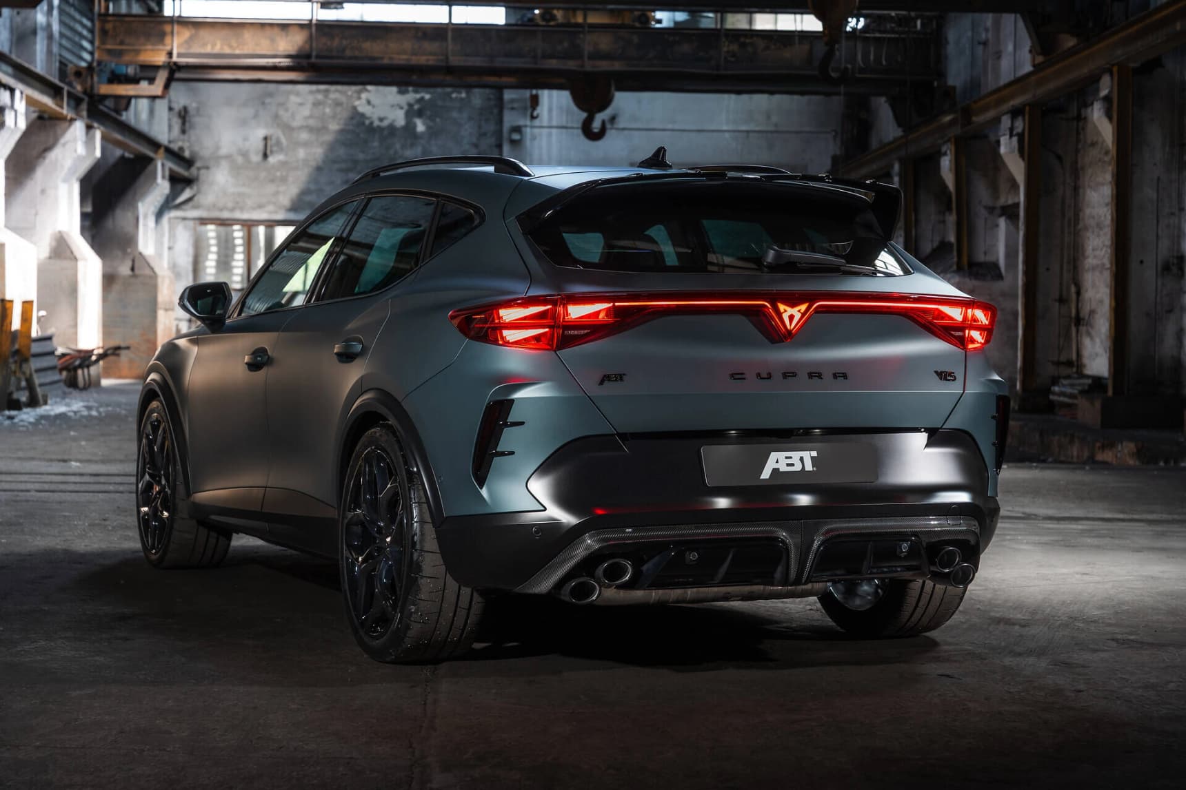 A 635 PS five-cylinder crossover that makes no sense, in the best way