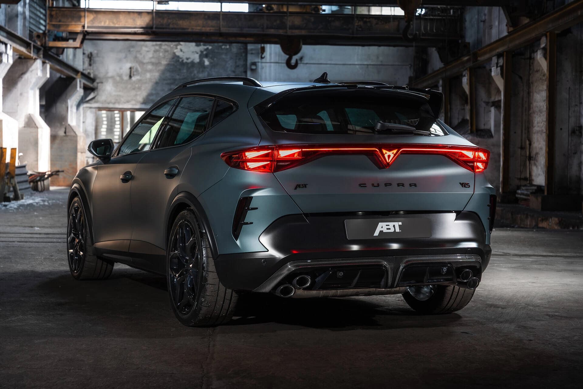 A 635 PS five-cylinder crossover that makes no sense, in the best way