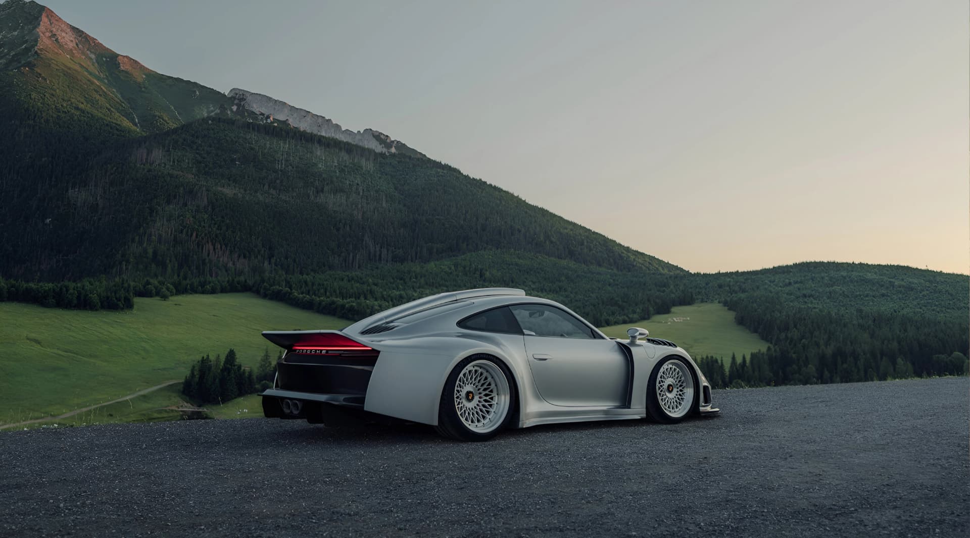 Carbonerre GT1 Manta transforms the Porsche 911 into a GT1 tribute