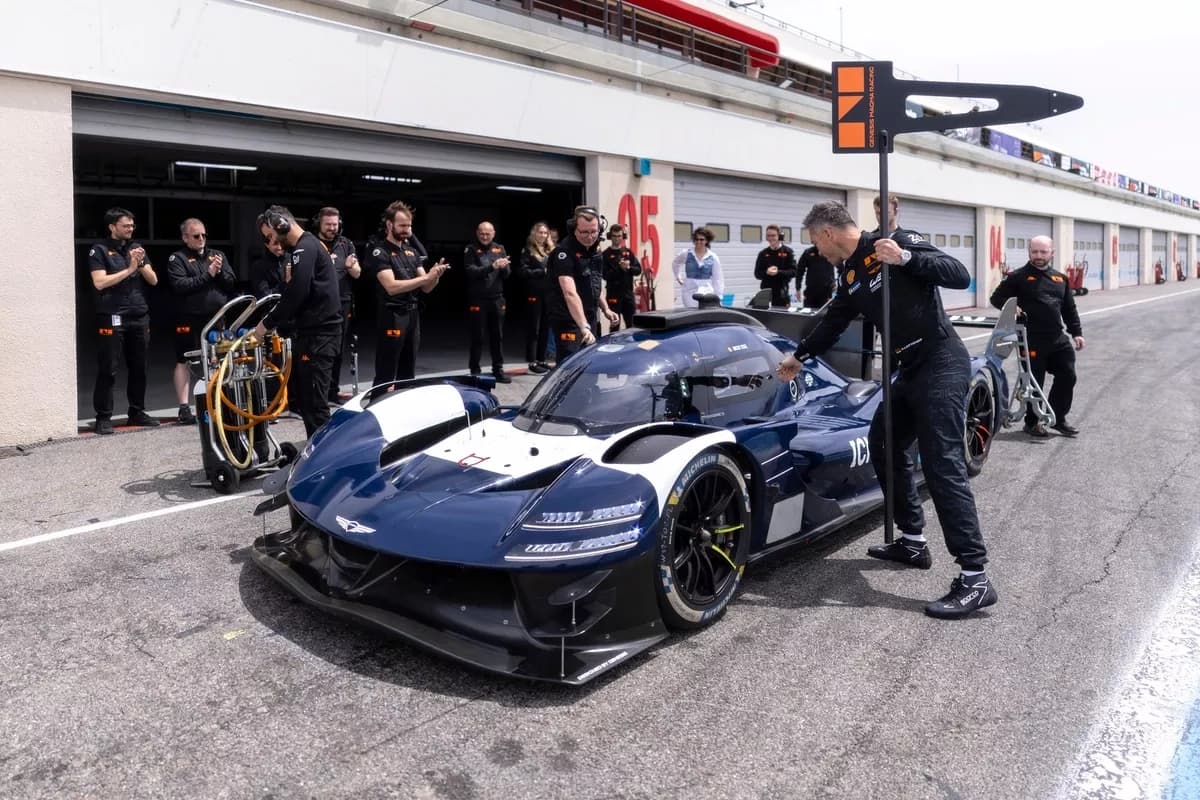 Jacky Ickx drives Genesis GMR-001 Hypercar at Paul Ricard