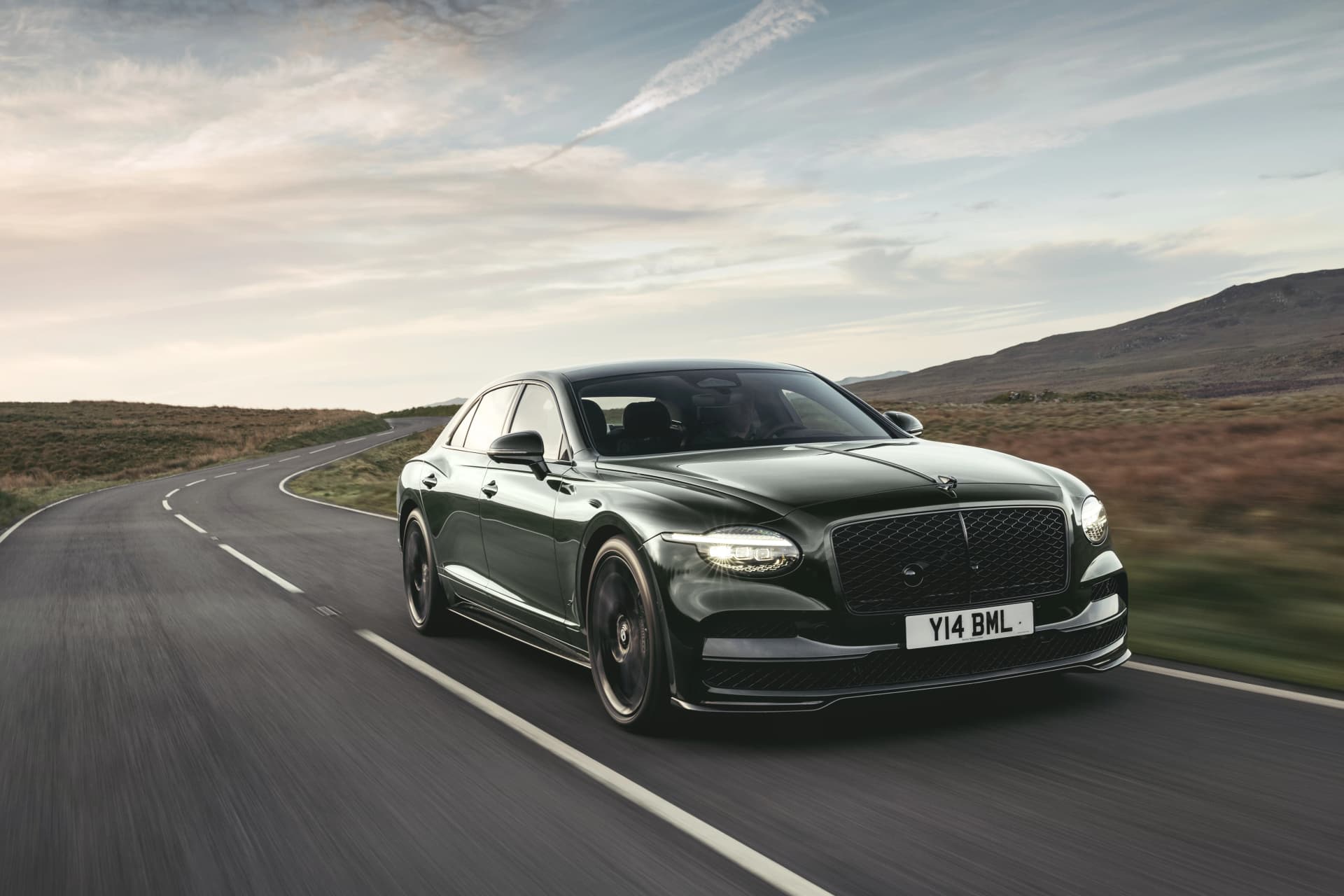 New Bentley Flying Spur revealed with V8 hybrid power and S model