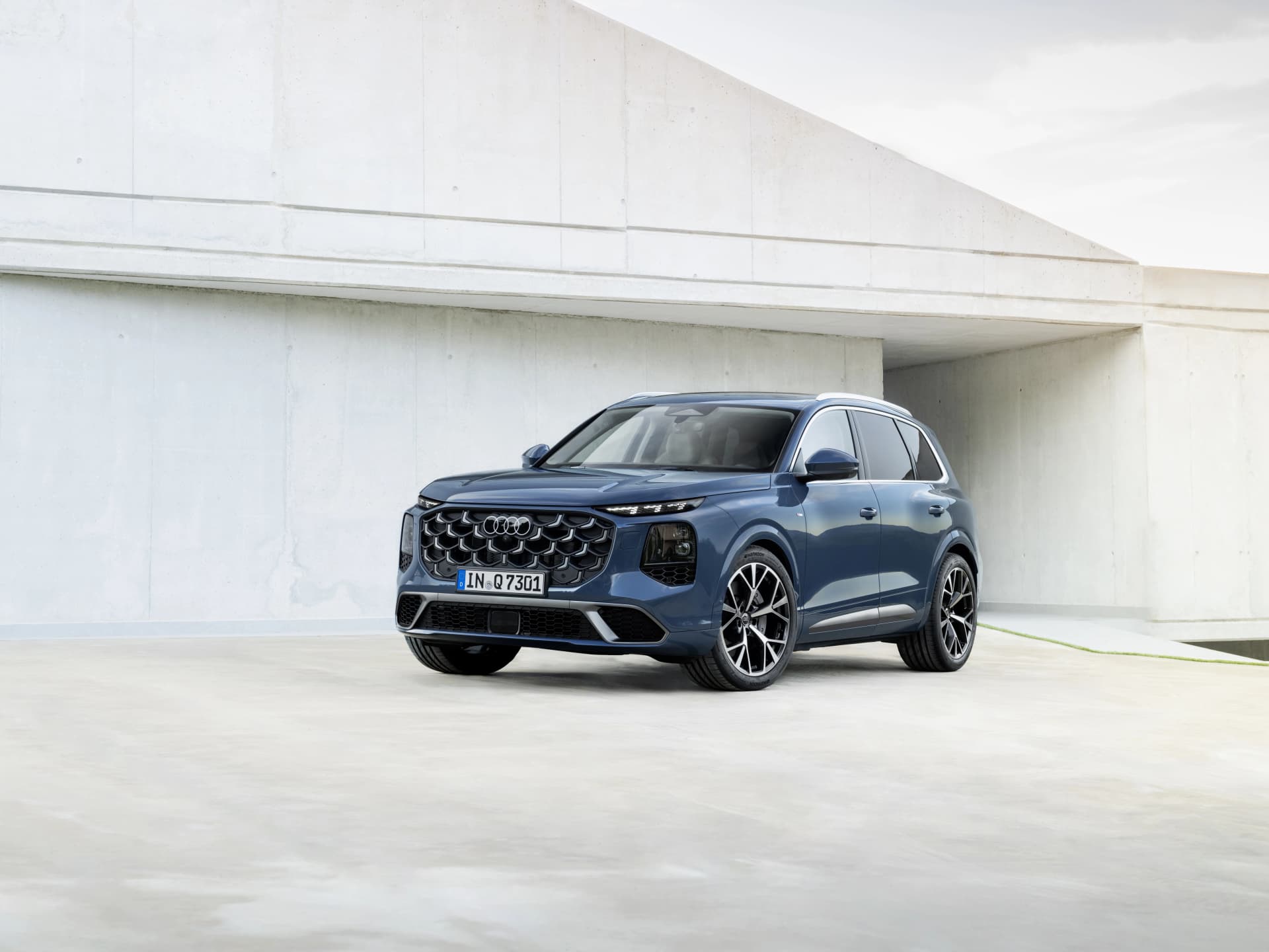 Audi’s big SUV refuses to become another electric experiment