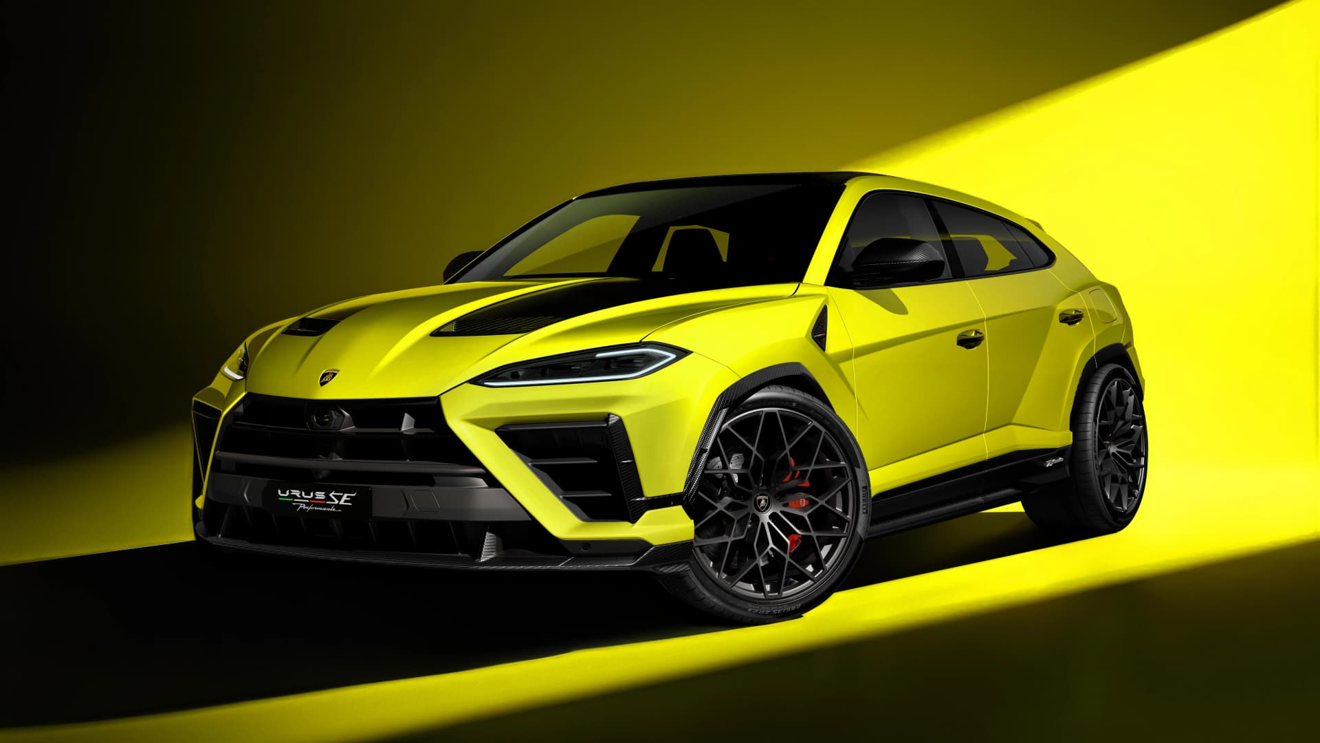 Lamborghini's new Urus SE Performante is an 812 hp plug-in hybrid monster