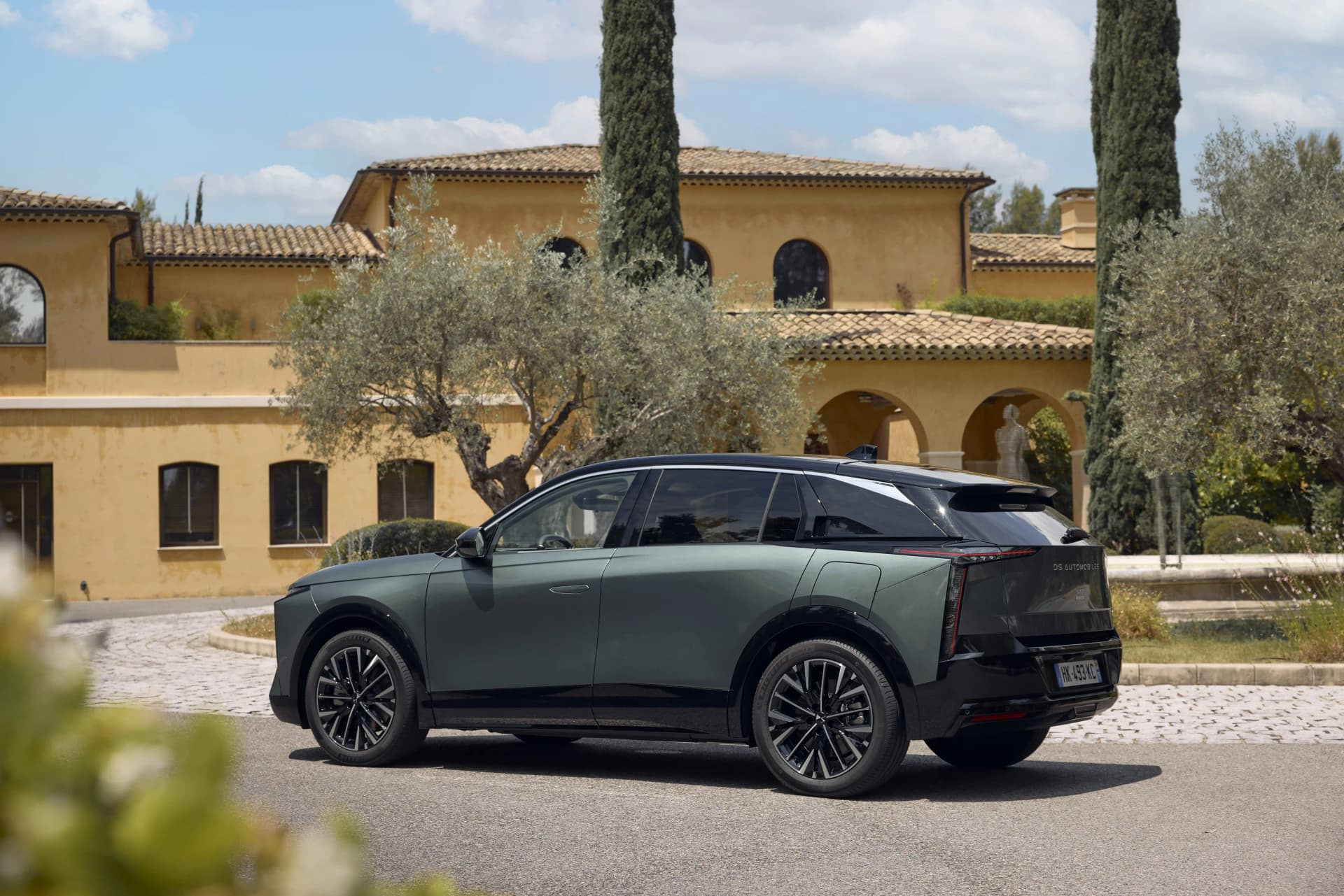 The new DS N°7 is a first-class French EV, and DS is still criminally underrated