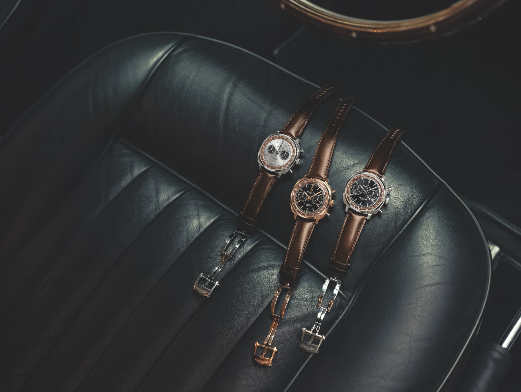 Breitling bouwde een horloge voor de Aston Martin DB5, met een houten stuurwiel erin