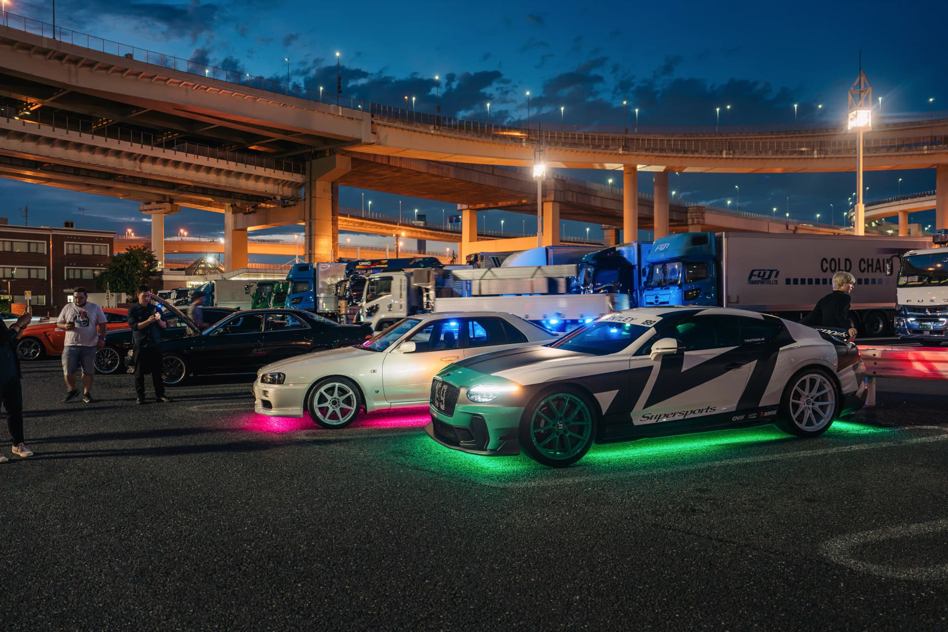 Bentley turned Tokyo Tower green, then took a Supersports to Daikoku