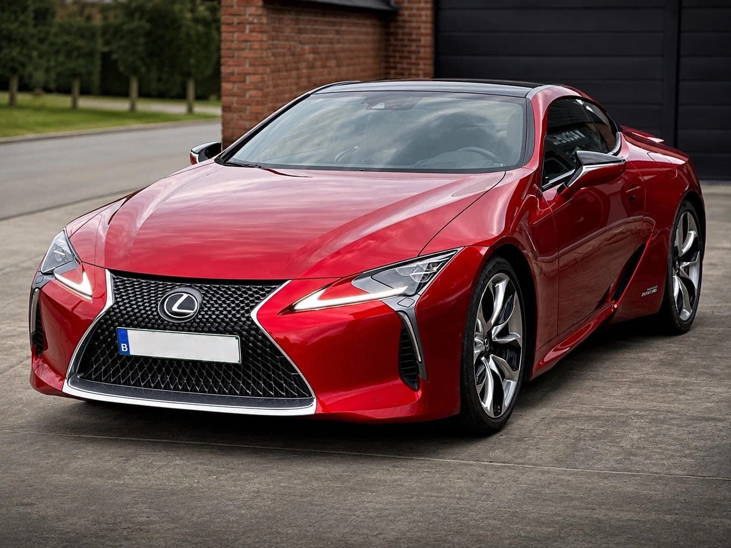 2018 Lexus LC 500h in Infrared Metallic over black, a 299 hp V6 hybrid grand tourer with just 25,369 km, offered at €77,950 now that Lexus has retired the LC.
