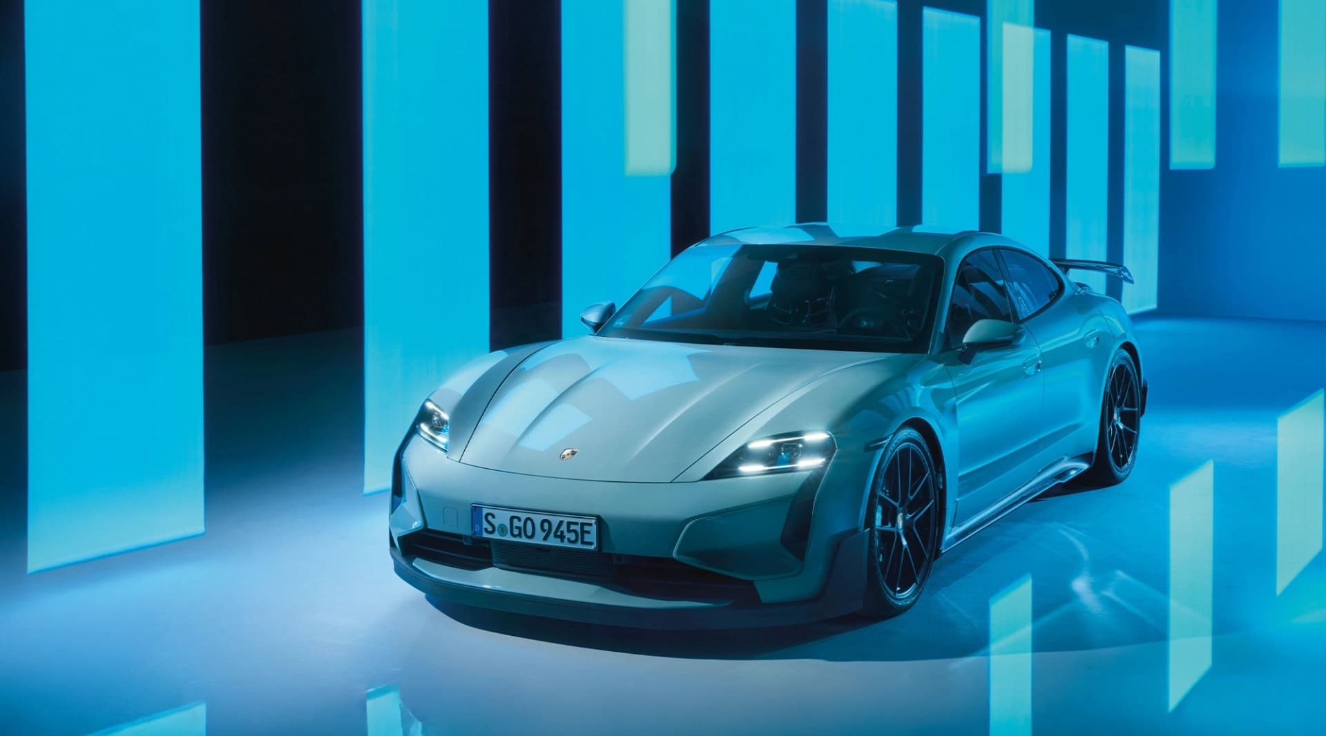 Porsche advertises 1,093 hp, the registration papers say 220