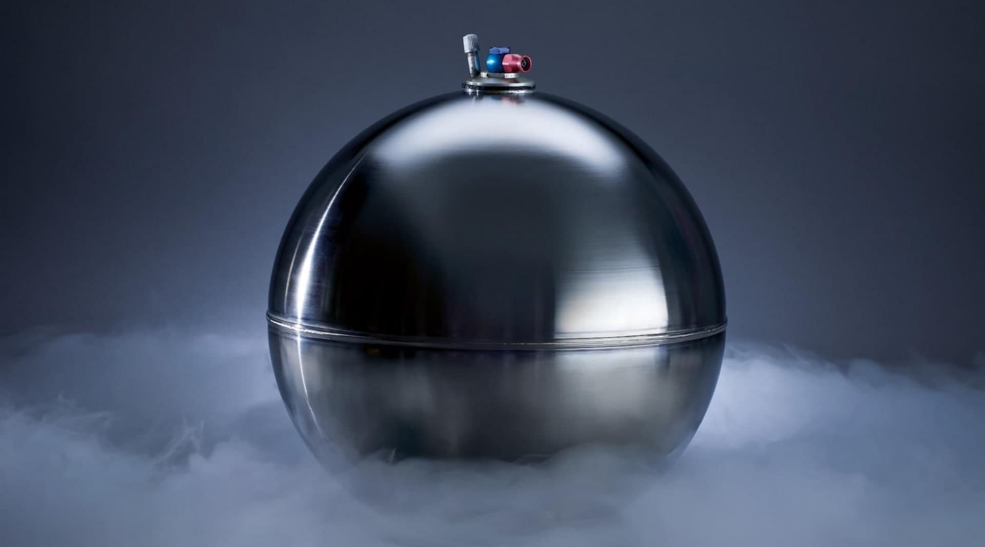 The spherical fuel tank on Porsche's lightest ever racing car saved just seven kilograms