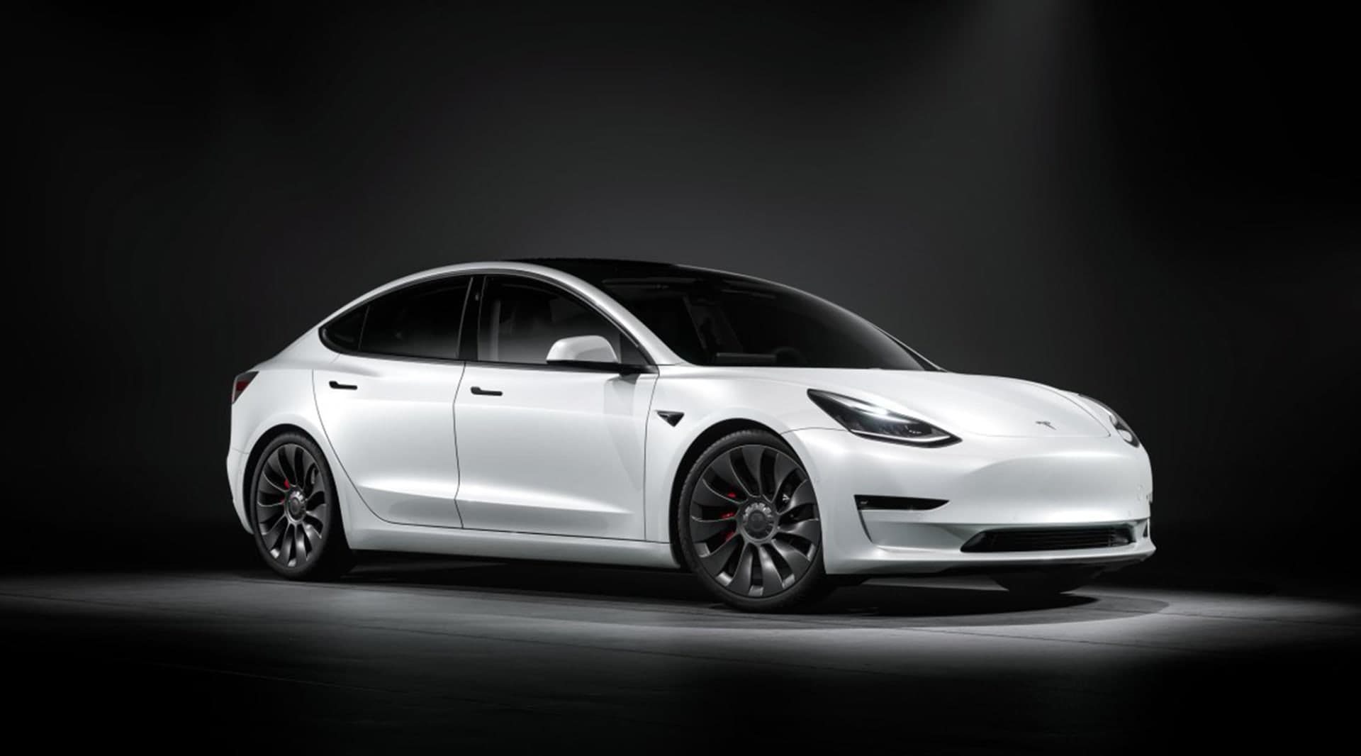 Tesla admits HW3 cars will never get the self-driving it promised