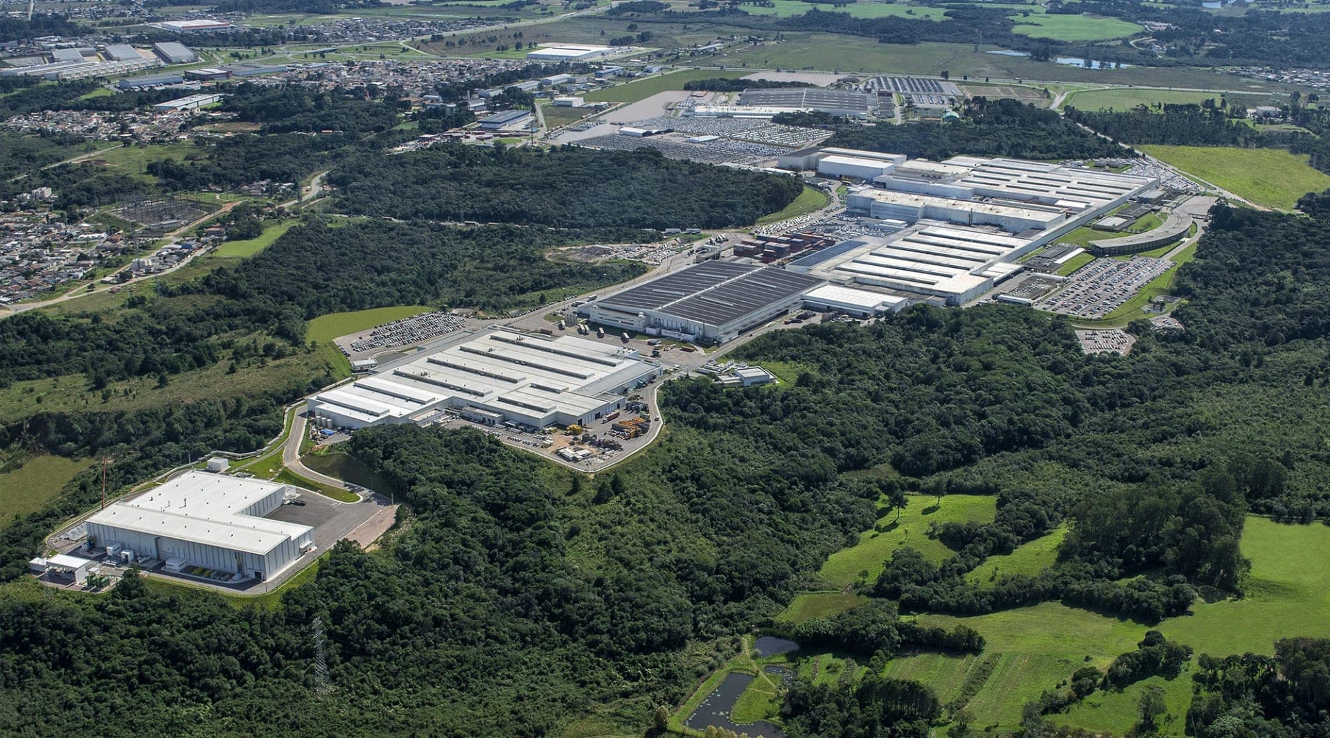 Renault builds Geely's EX5 hybrid in Brazil to beat a 35% tax