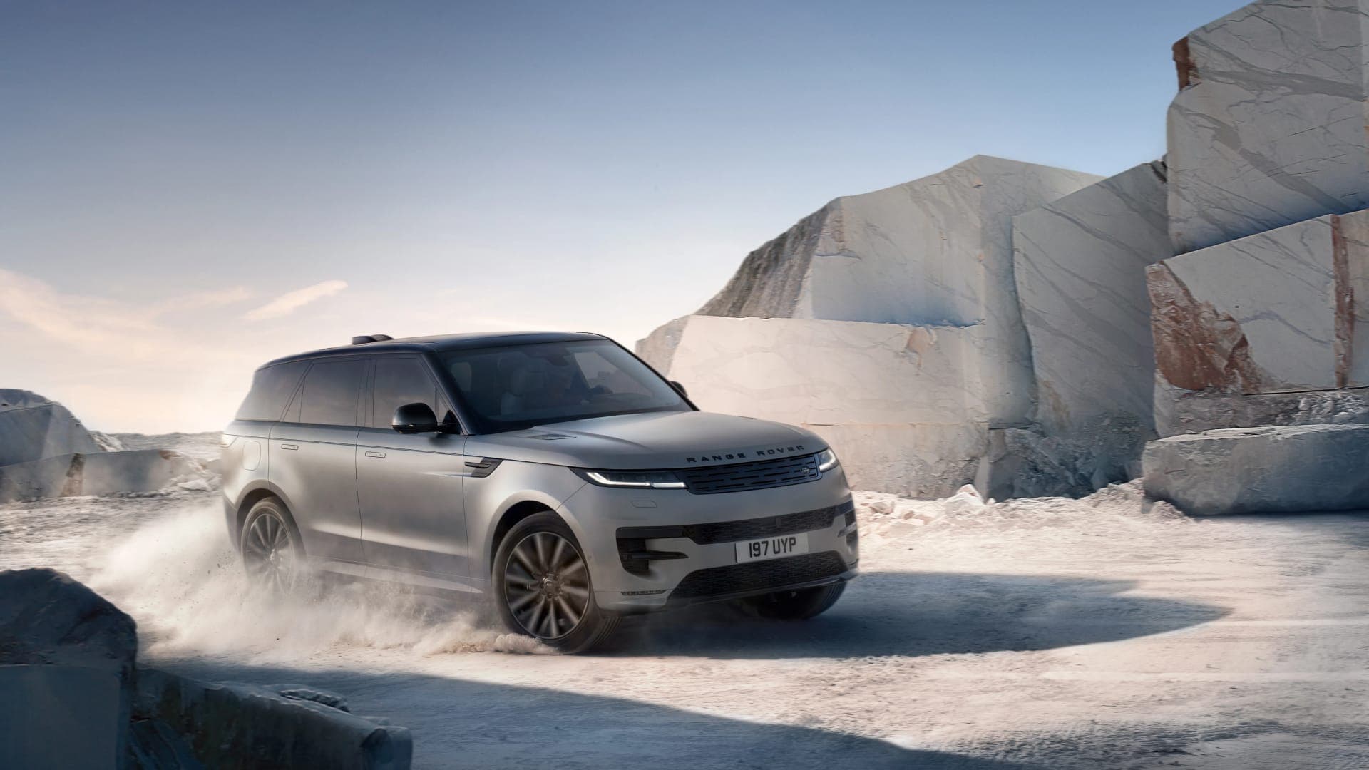 Range Rover Sport Electric matches the V8 and goes 609 km