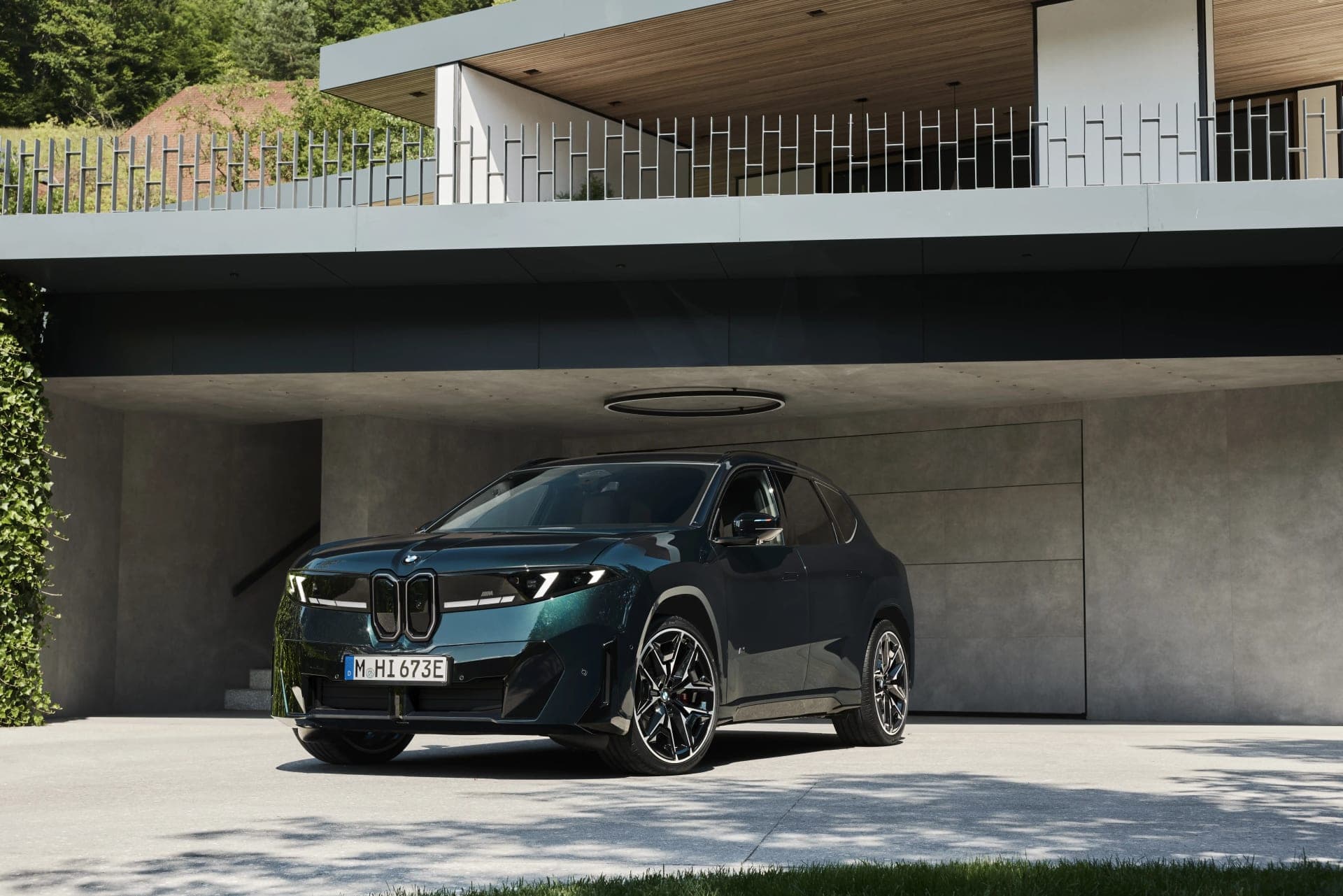 BMW iX3 M60 outlasts the Macan Turbo Electric by over 160 km